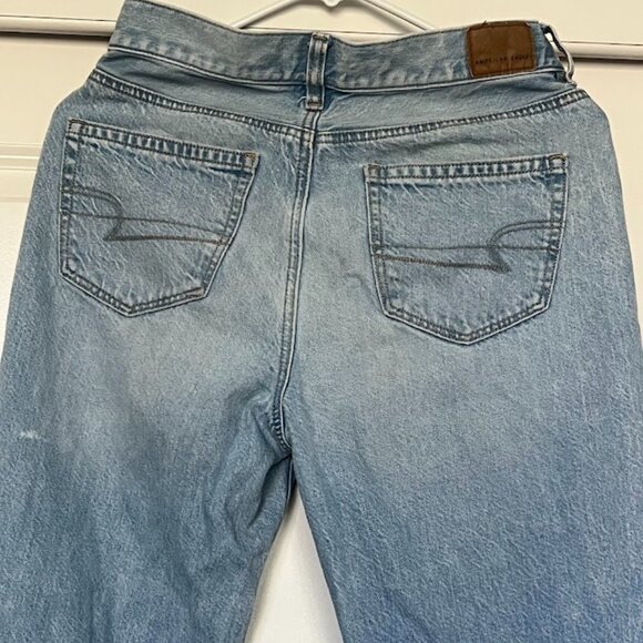 American Eagle Outfitters Light Wash Distressed Mom Jeans Size 4 - Picture 9 of 11